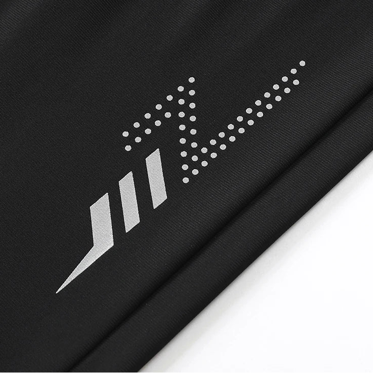 Sports Shorts with Zipper Pockets – Maximum Performance.